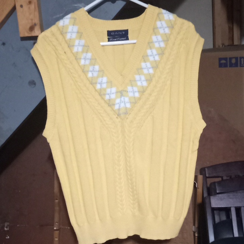 Men's Size L V-neck Yellow Hand Framed Cable Knit Sweater Vest~gently used